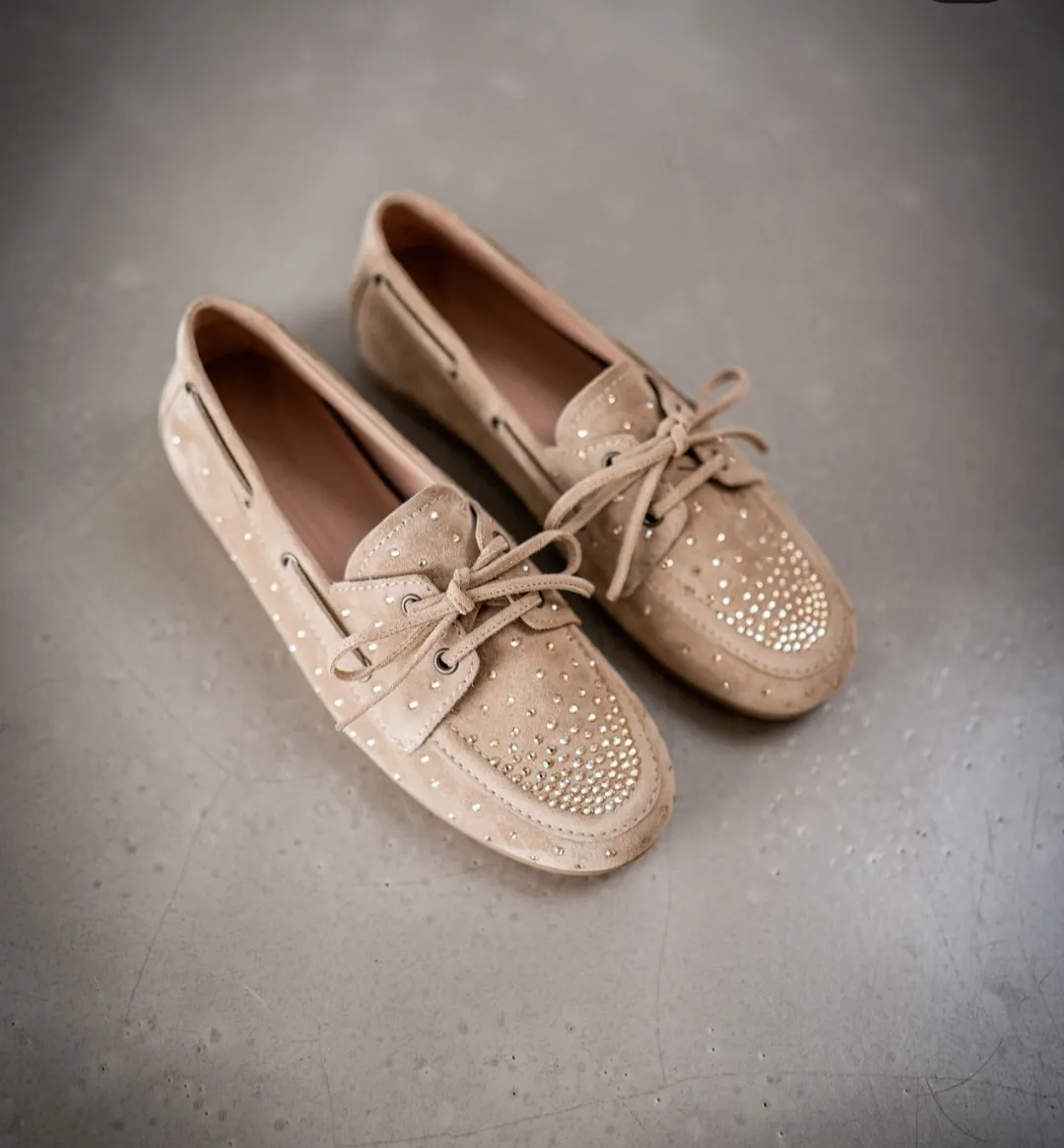 Beige Damen-Slipper mit Strassbesatz